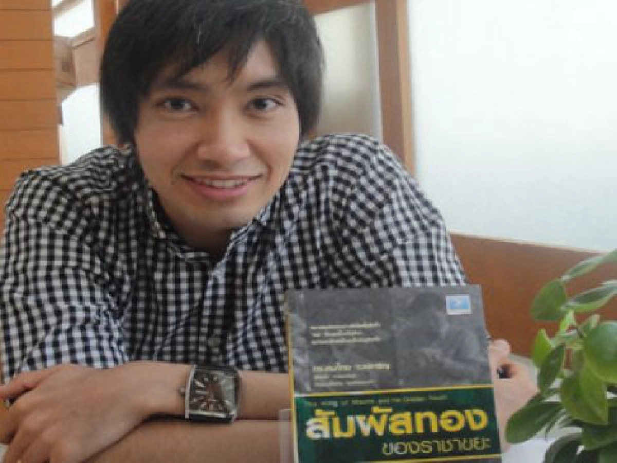 สัมผัสทองของราชาขยะหนังสือเล่มโปรด อาร์โนลด์ มรุต ทวีเพ็ชร สัมผัสทองของราชาขยะหนังสือเล่มโปรด อาร์โนลด์ มรุต ทวีเพ็ชร