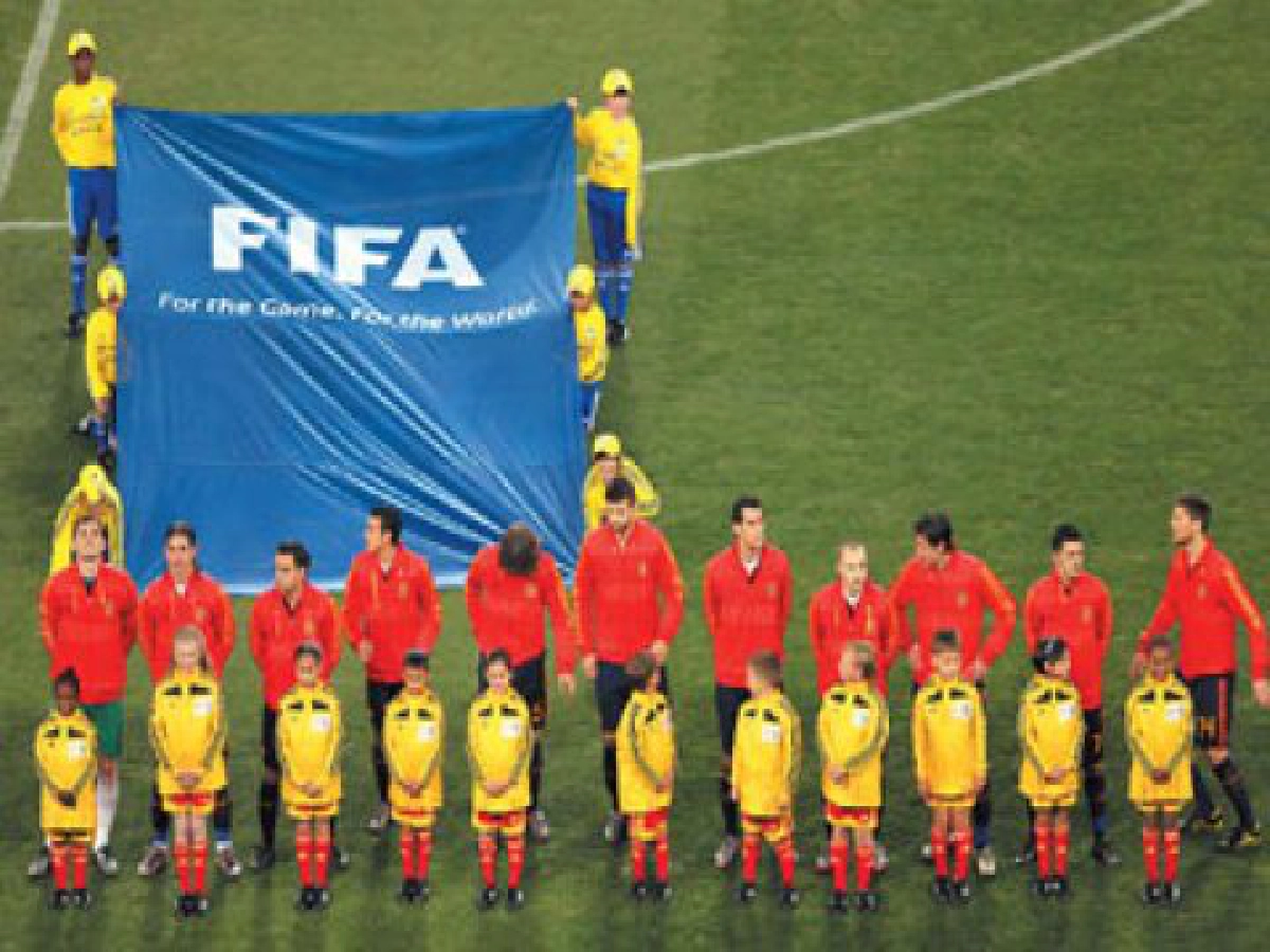 ความภาคภูมิใจของ2เด็กไทยได้จูงมือนักฟุตบอลโลก ความภาคภูมิใจของ2เด็กไทยได้จูงมือนักฟุตบอลโลก