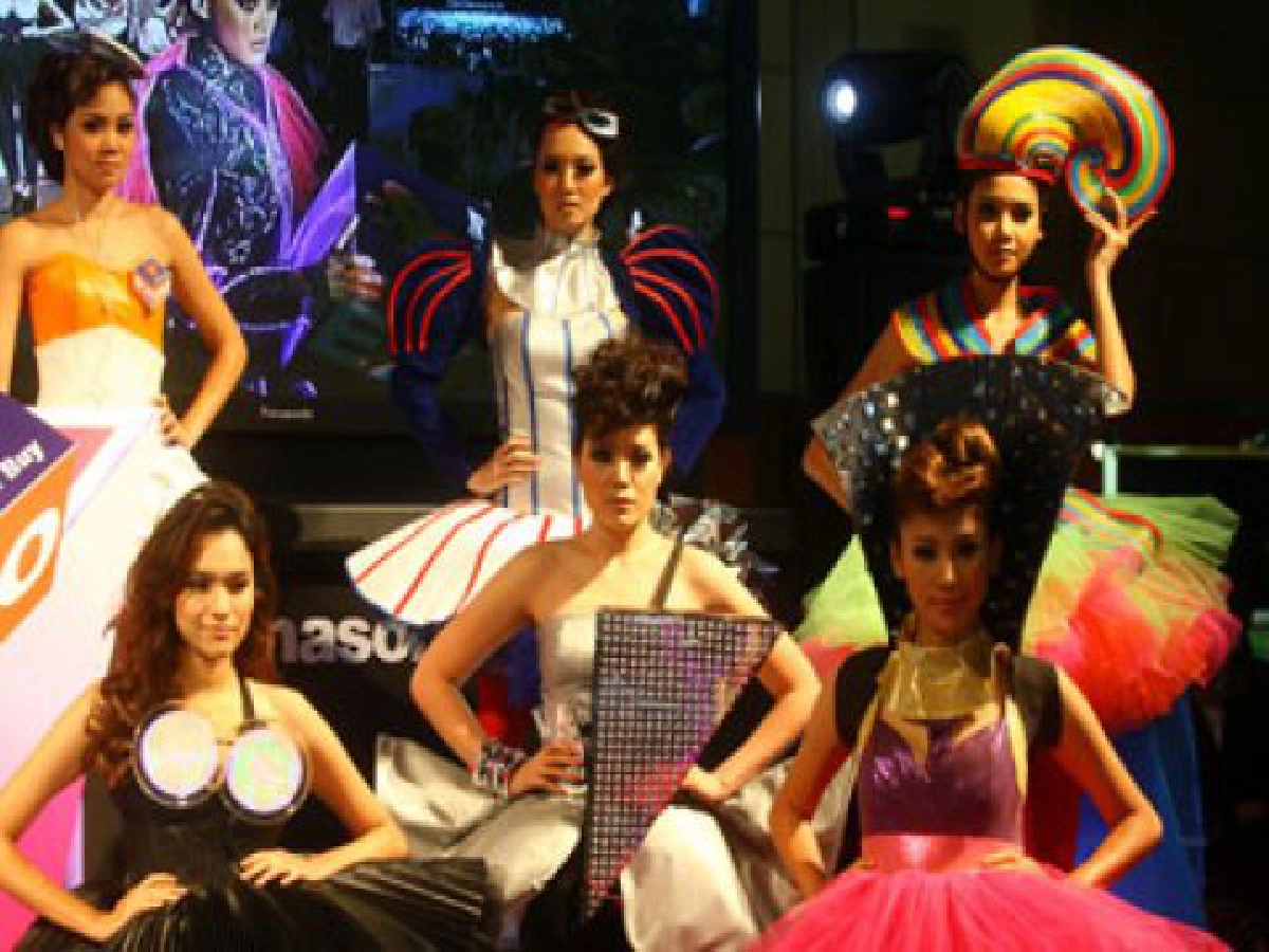 ผสานเทคโนสู่แฟชั่นโชว์
ผสานเทคโนสู่แฟชั่นโชว์