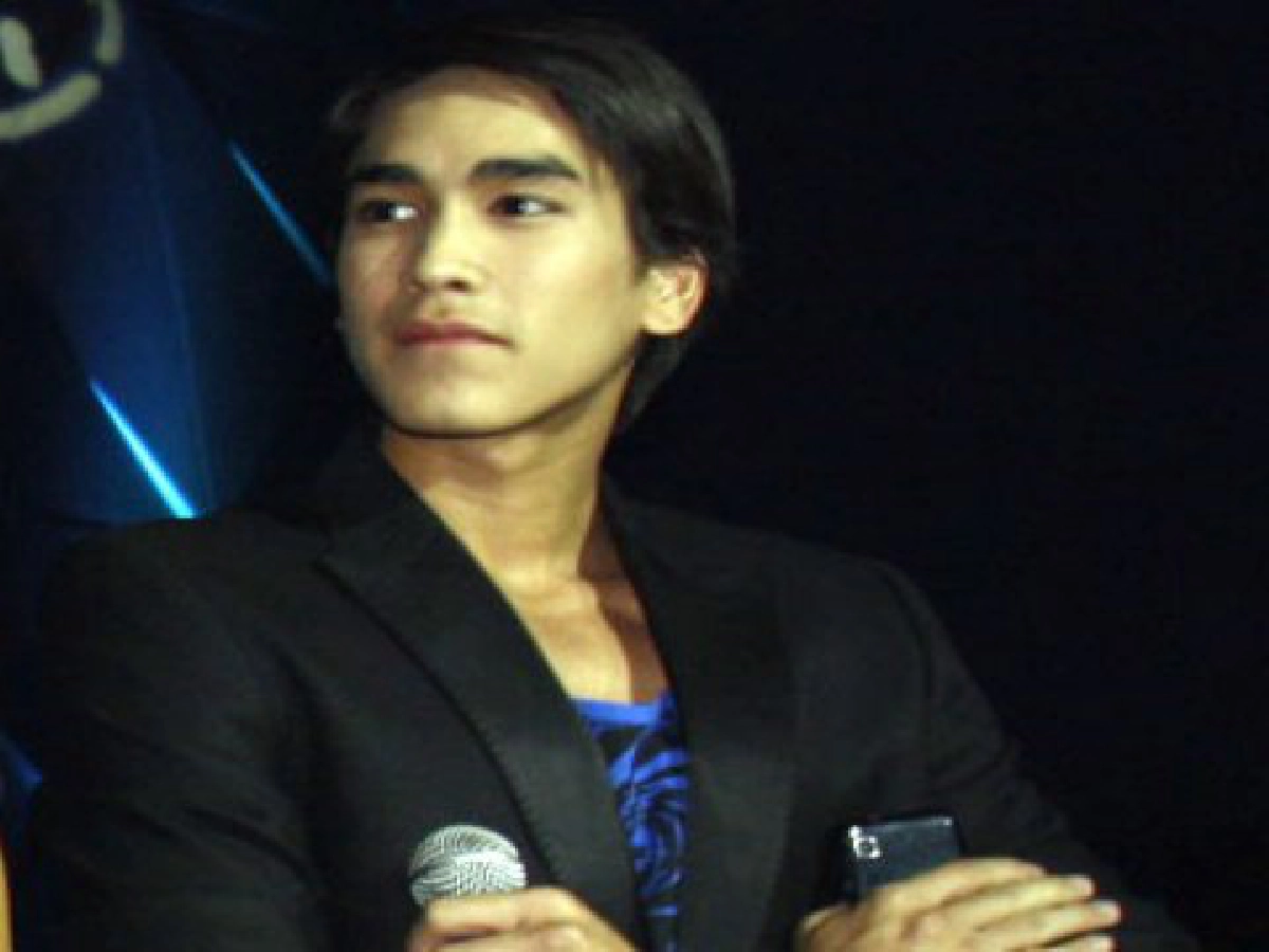 แบบนี้เขาเรียก...เหม่อหล่อ..ไม่ช่าย เหม่อลอย...เอิ้กๆๆ