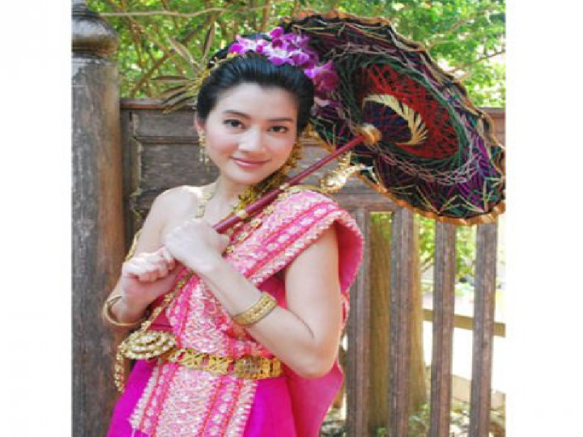 "นัท-เจี๊ยบ-เป้ย"ประชันสวย โชว์รำ "ฟ้อนที"เปิด"ตราบาปสีขาว" 