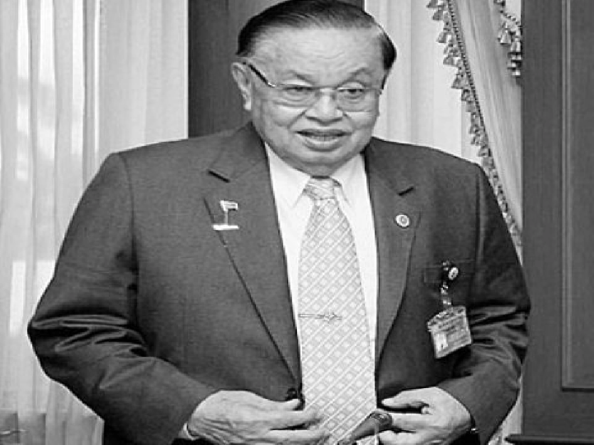 ล้วงตับสุดสัปดาห์-ไอโฟนของนายหัวชวน ล้วงตับสุดสัปดาห์-ไอโฟนของนายหัวชวน