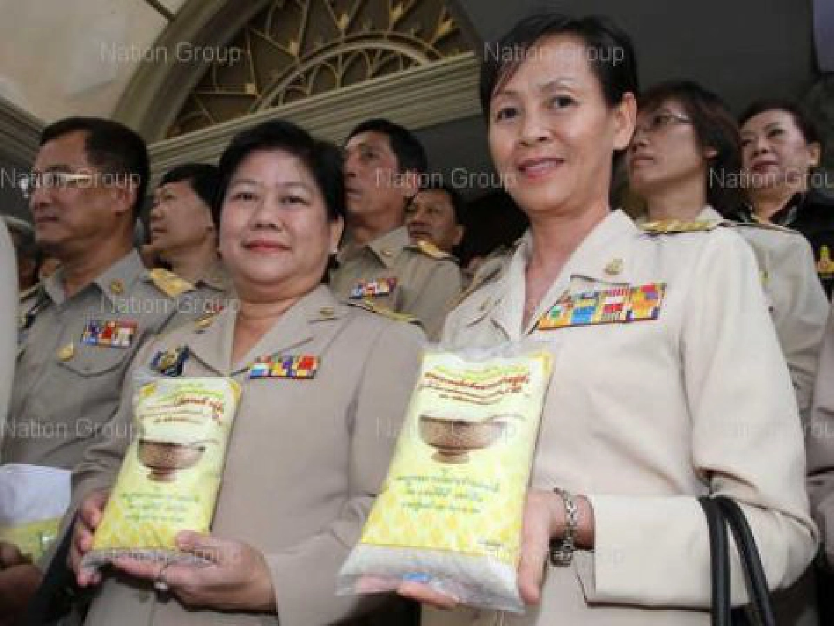 แจกข้าวสารคนไทย60ล้านถุงเฉลิมพระเกียรติในหลวง แจกข้าวสารคนไทย60ล้านถุงเฉลิมพระเกียรติในหลวง