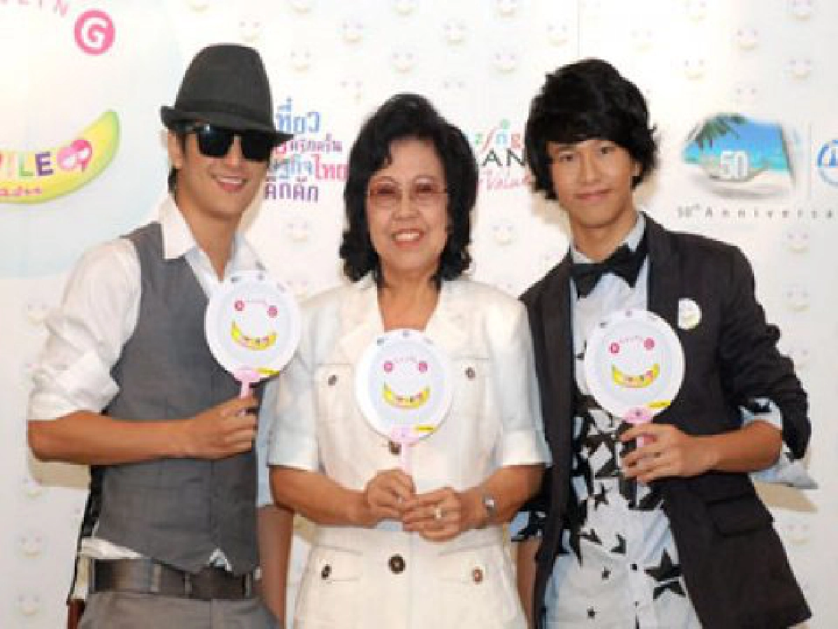 เสิร์ฟข่าว...เม้าท์แตก (พุธที่ 11 ส.ค.53)
เสิร์ฟข่าว...เม้าท์แตก (พุธที่ 11 ส.ค.53)