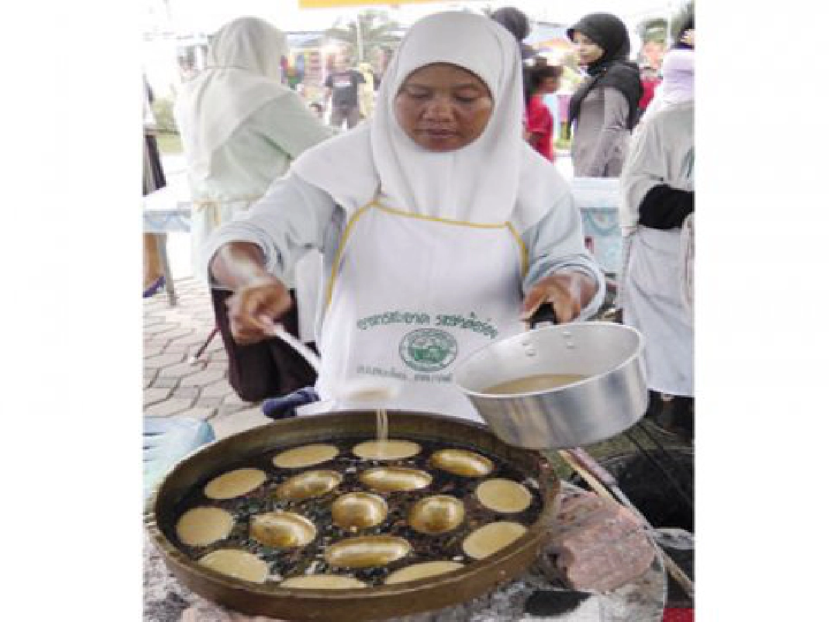 "ก๊ะซู" ยึดอาชีพทำขนมพื้นเมือง 
"อาเก๊าะ ซูยามู คู่มุสสิมแดนใต้  
