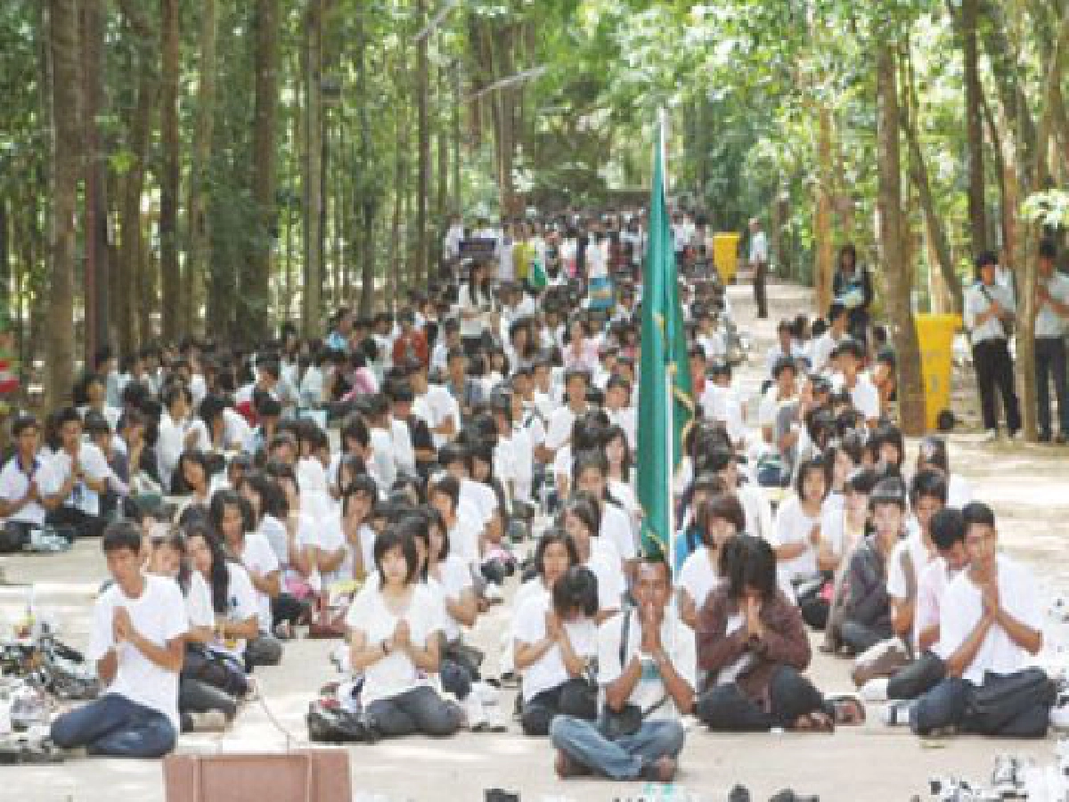 รับน้องรับธรรม
ปรับชีวิตด้วยธรรมะที่..."วัดเทวราชฯ" รับน้องรับธรรม
ปรับชีวิตด้วยธรรมะที่..."วัดเทวราชฯ"