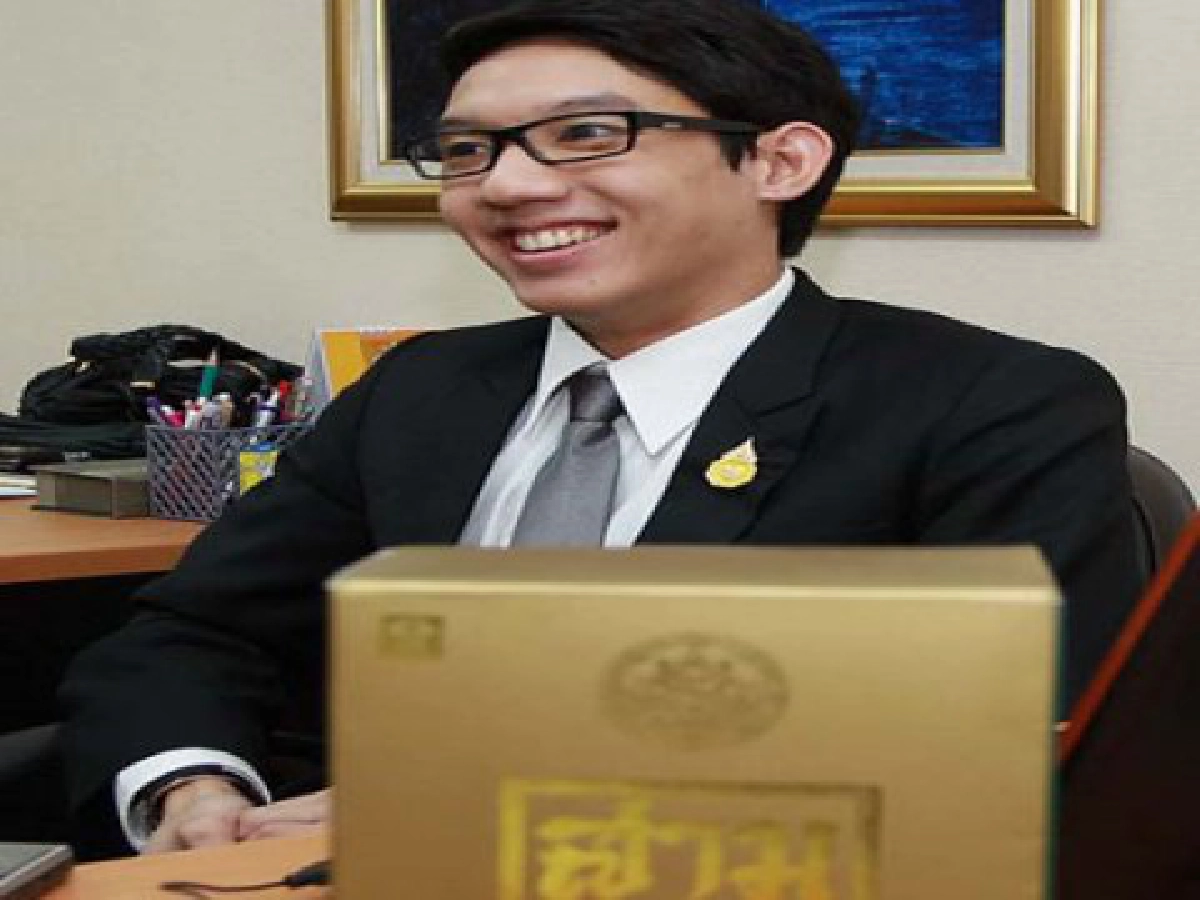 "กวนอูในสามก๊กกับแนวคิด ตัวตนปลื้มสุรบถ หลีกภัยผช.โฆษกวธ. "กวนอูในสามก๊กกับแนวคิด ตัวตนปลื้มสุรบถ หลีกภัยผช.โฆษกวธ.