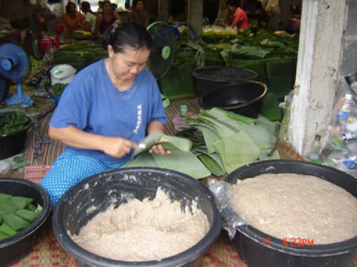 สารพัดแหนมสูตรบรรพบุรุษ
โอท็อปลาดกระบังส่งขายทั่วกรุง

