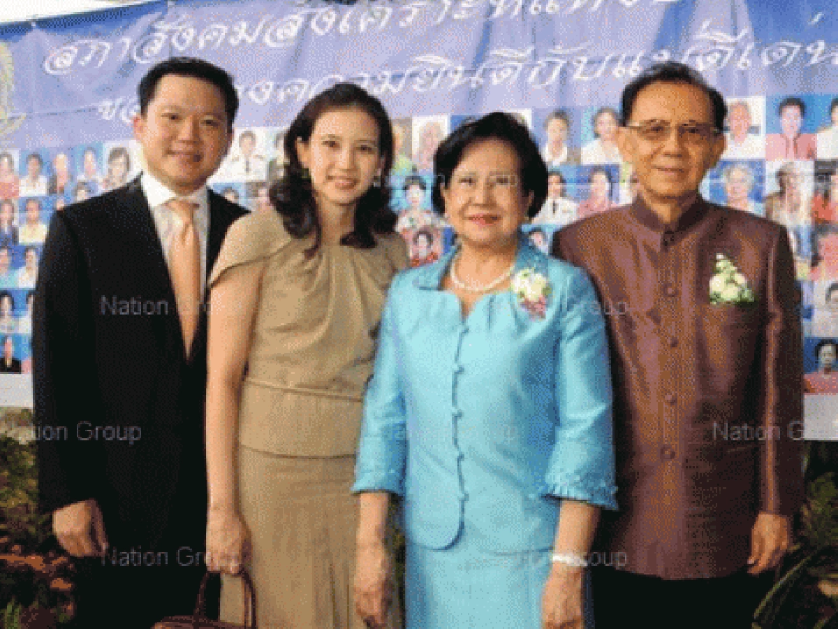 220สตรีรับแม่ดีเด่นปี 53 220สตรีรับแม่ดีเด่นปี 53