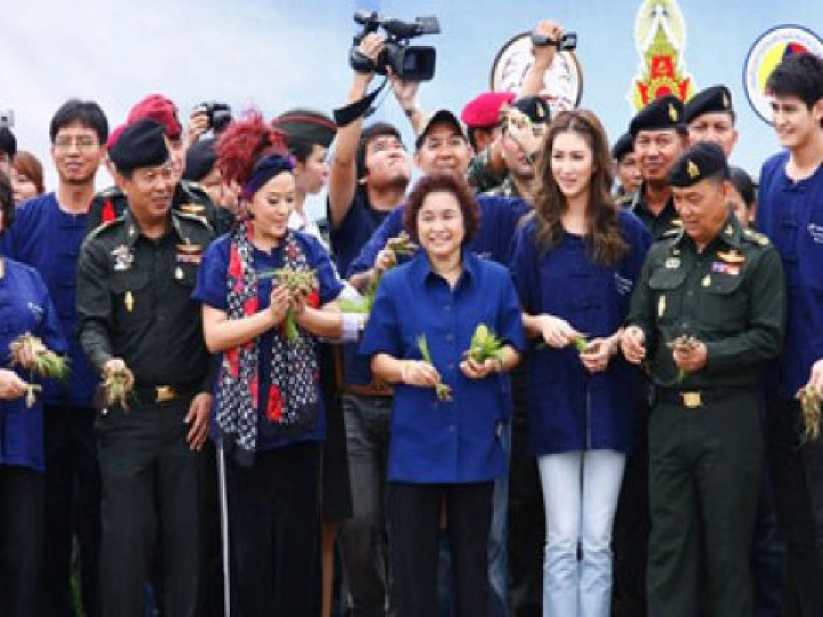 เสิร์ฟข่าวเม้าท์แตก (อังคารที่ 17 ส.ค.53)
เสิร์ฟข่าวเม้าท์แตก (อังคารที่ 17 ส.ค.53)