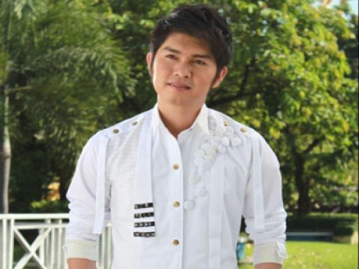 แซดทะลุทุ่ง (พุธที่ 18 ส.ค.53)
แซดทะลุทุ่ง (พุธที่ 18 ส.ค.53)