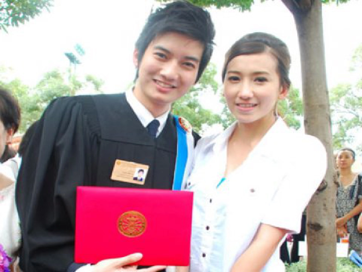 เสิร์ฟข่าวเม้าท์แตก (พุธที่ 18 ส.ค.53)
เสิร์ฟข่าวเม้าท์แตก (พุธที่ 18 ส.ค.53)