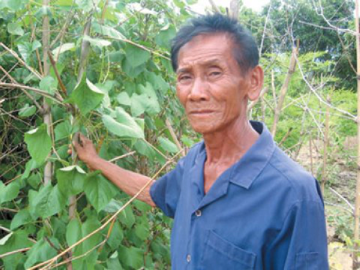 กว่าจะก้าวสู่เกษตรกรดีเด่น
ชีวิตต้องสู้ "สิงห์ เสาร์มั่น"
กว่าจะก้าวสู่เกษตรกรดีเด่น
ชีวิตต้องสู้ "สิงห์ เสาร์มั่น"