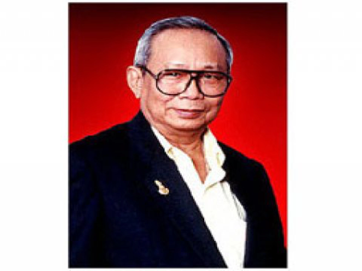 คมเคียวคมปากกา - ใครหนอ
คมเคียวคมปากกา - ใครหนอ