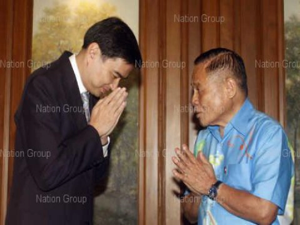 มาร์คยกกระเช้าดอกไม้อวยพรเติ้ง78ปี มาร์คยกกระเช้าดอกไม้อวยพรเติ้ง78ปี
