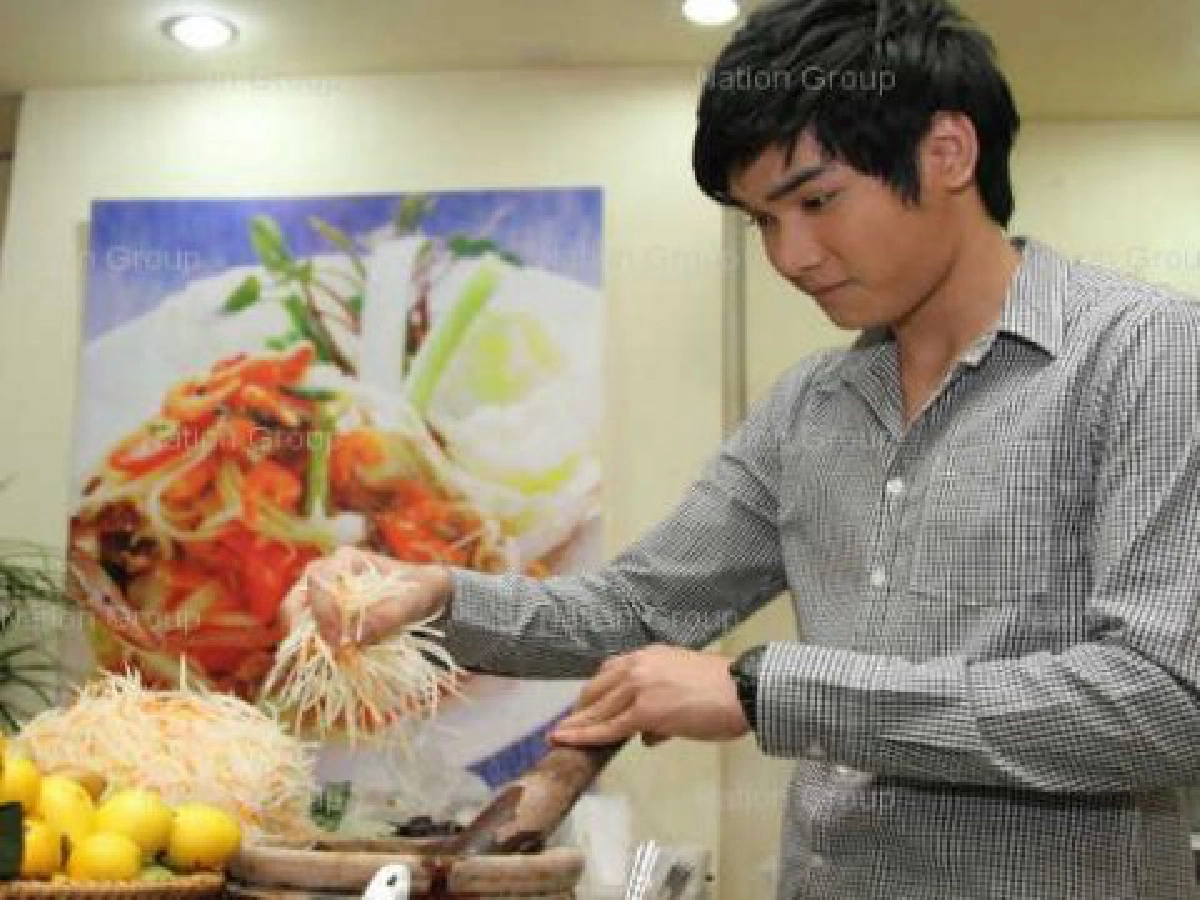 ตามติด สิงโต
โชว์ลีลาทำ "ส้มตำ"
ตามติด สิงโต
โชว์ลีลาทำ "ส้มตำ"