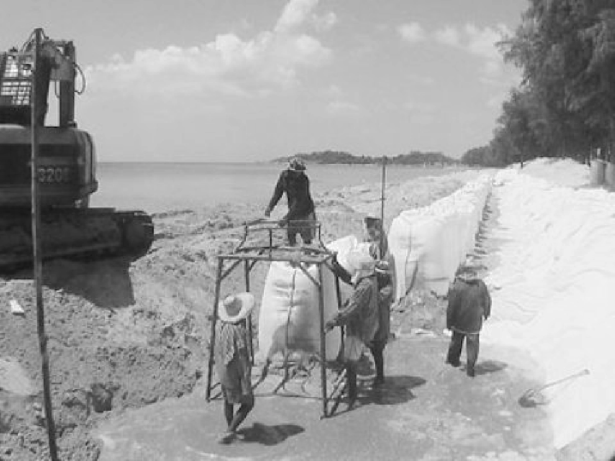 นครสงขลาเร่งสกัดคลื่นเซาะหาดสมิหลา
นครสงขลาเร่งสกัดคลื่นเซาะหาดสมิหลา