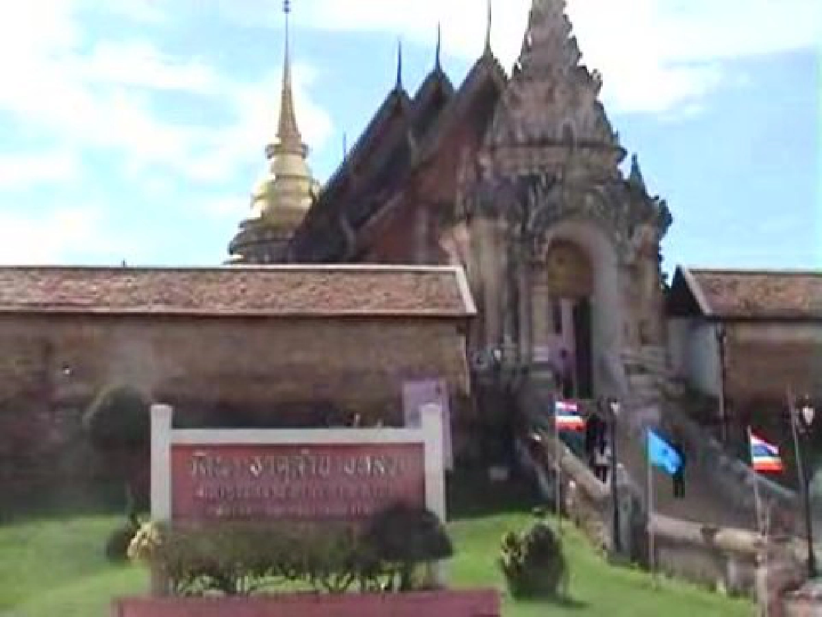 ปลุกเสกพระเจ้าแก้วมรกตหาทุนสร้างวิทยาลัยสงฆ์ ปลุกเสกพระเจ้าแก้วมรกตหาทุนสร้างวิทยาลัยสงฆ์