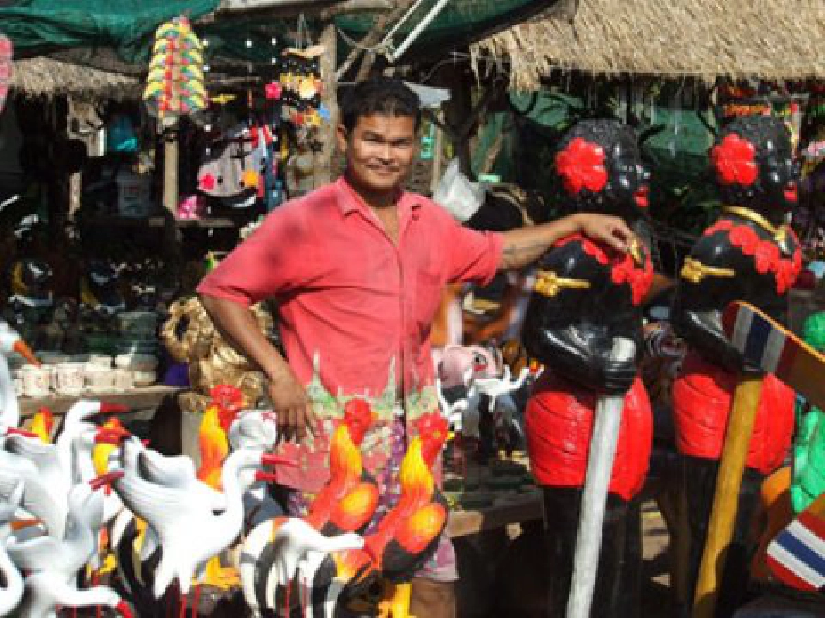 พ่อค้าขายข้าวสู่ร้านปั้นรูปสัตว์
อาชีพเลือกแล้ว"บุญไทย ชัยวงษ์"
พ่อค้าขายข้าวสู่ร้านปั้นรูปสัตว์
อาชีพเลือกแล้ว"บุญไทย ชัยวงษ์"