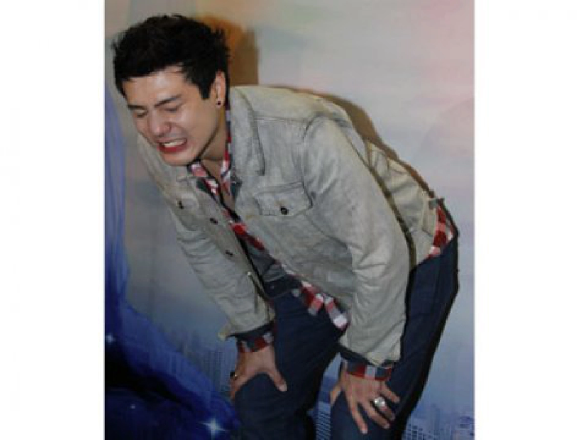 อูย...ขายังไม่หายดี แต่เพื่อเงิน...อึบ