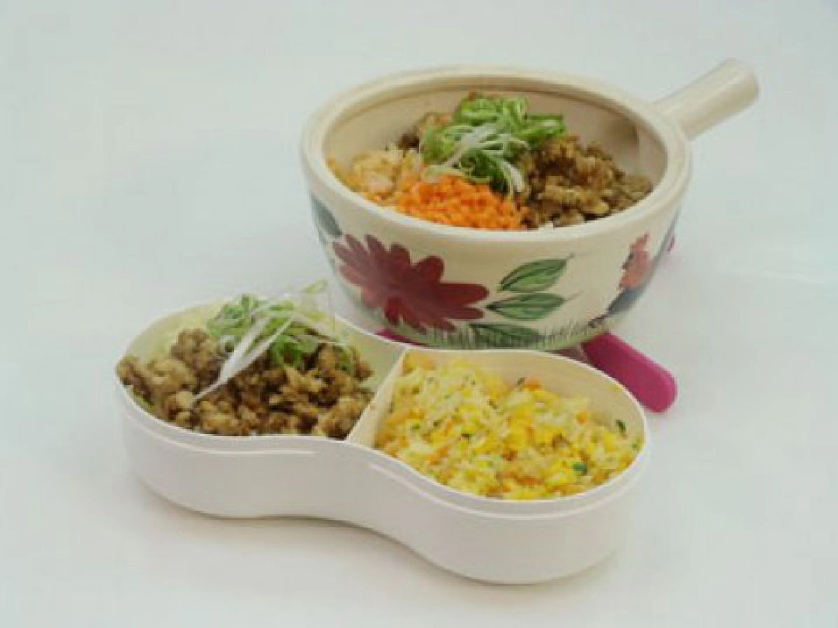 ข้าวอบหม้อดิน ไก่สับกระเทียมพริกไทย ข้าวอบหม้อดิน ไก่สับกระเทียมพริกไทย