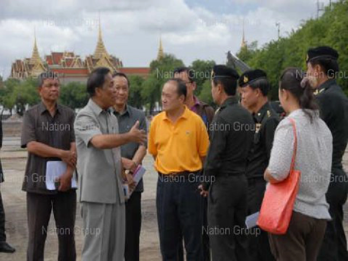 "พรเทพฟุ้งทำรั้วไฮโดรลิคปิดสนามหลวงหลังงดใช้บริการ "พรเทพฟุ้งทำรั้วไฮโดรลิคปิดสนามหลวงหลังงดใช้บริการ
