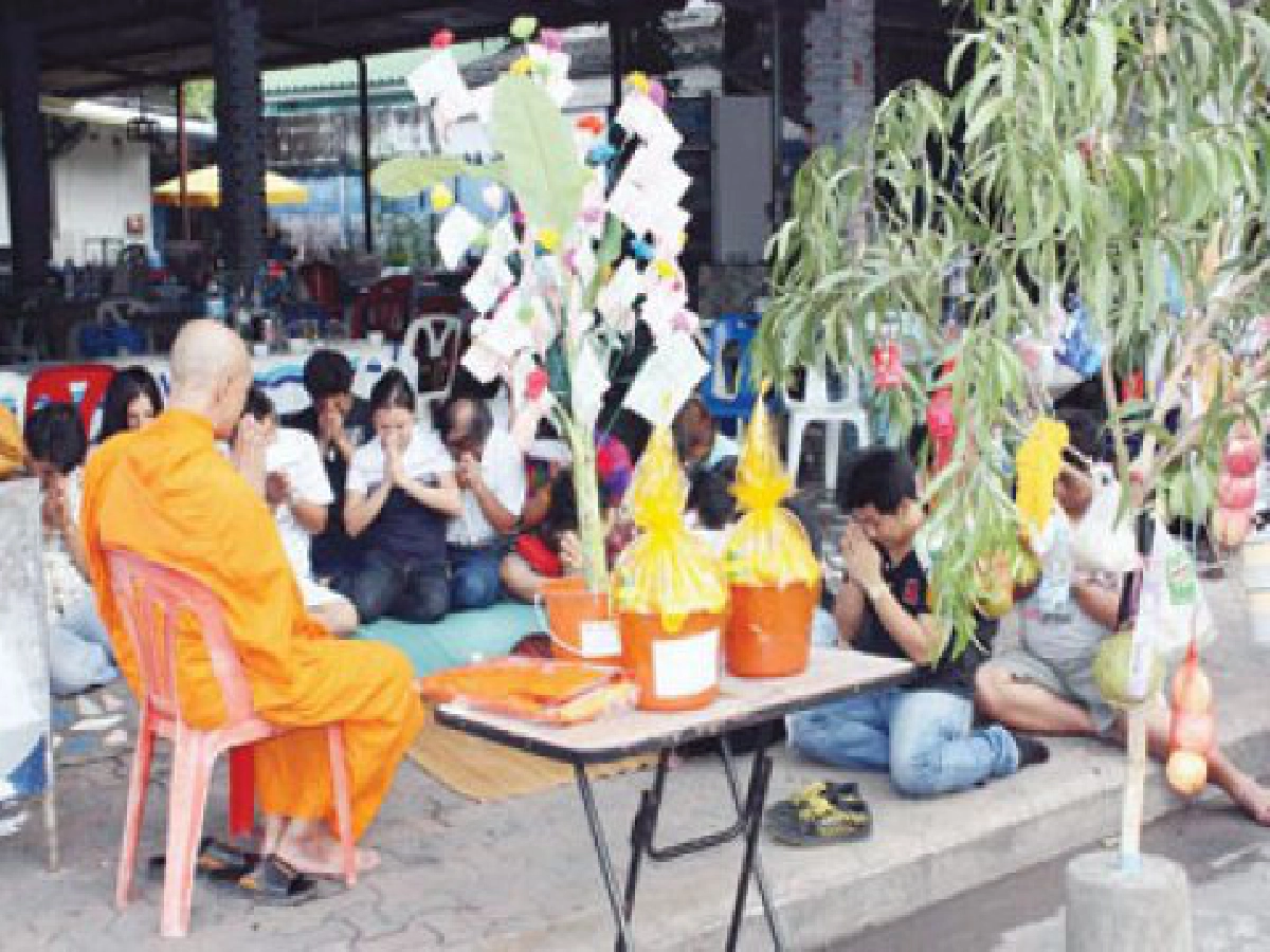 "ชักพระ -พุ่มผ้าป่าหน้าบ้าน"
ในความภูมืใจของเอกลักษณ์
