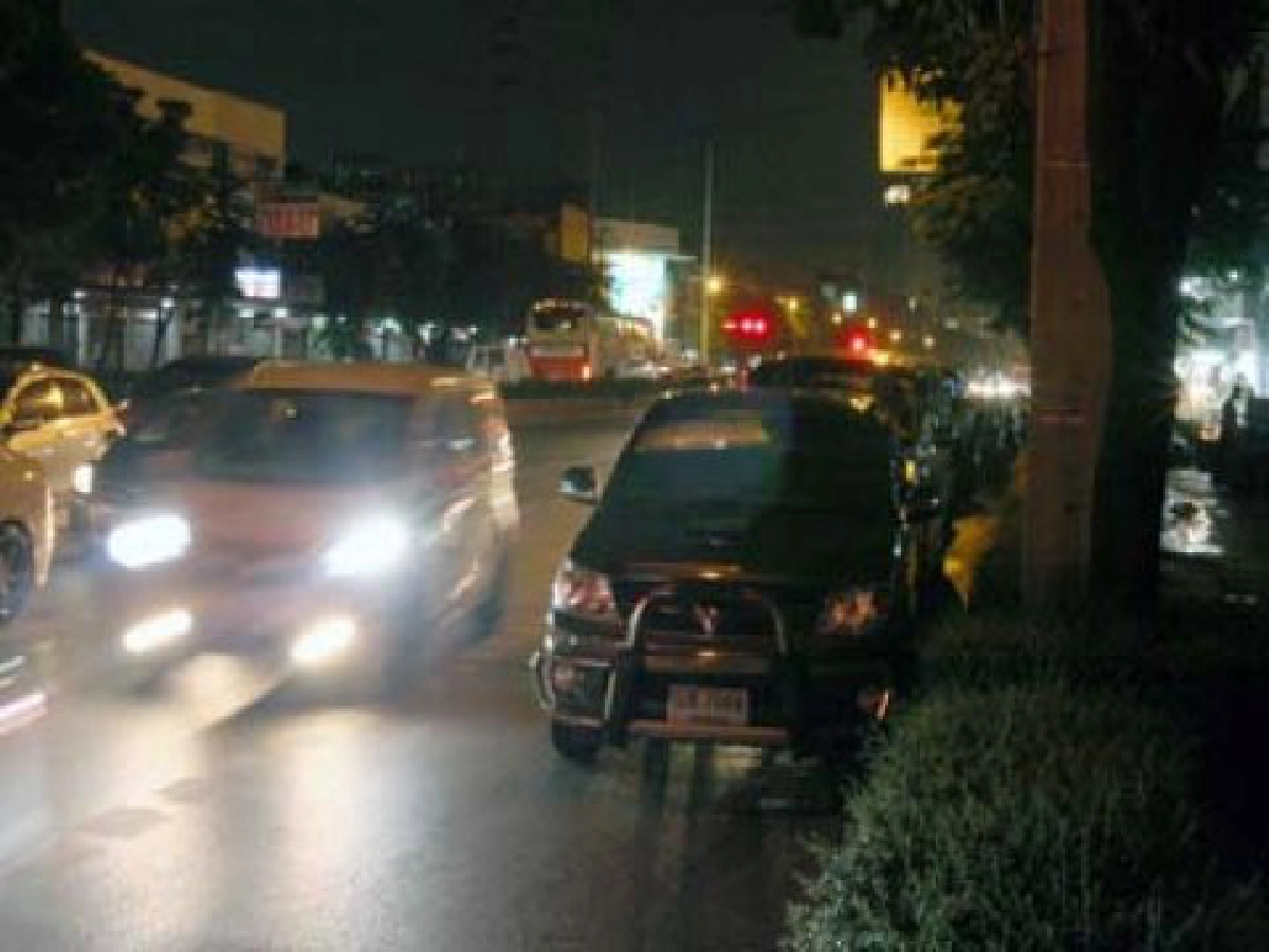ติดรถจอดริมถนน 