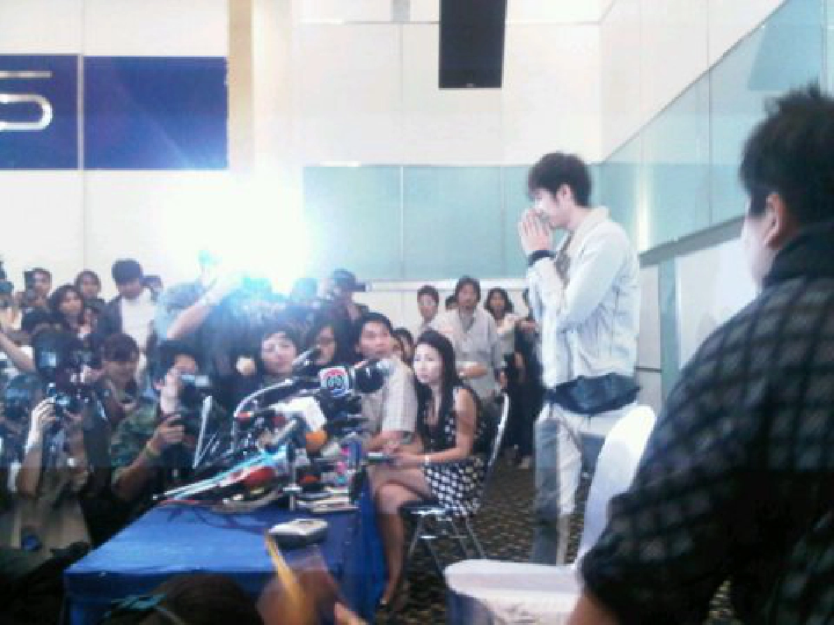 คลิป!!"ฟิล์ม"ปล่อยโฮแถลงเปิดใจยอม"แอนนี่"ทุกอย่าง(2)