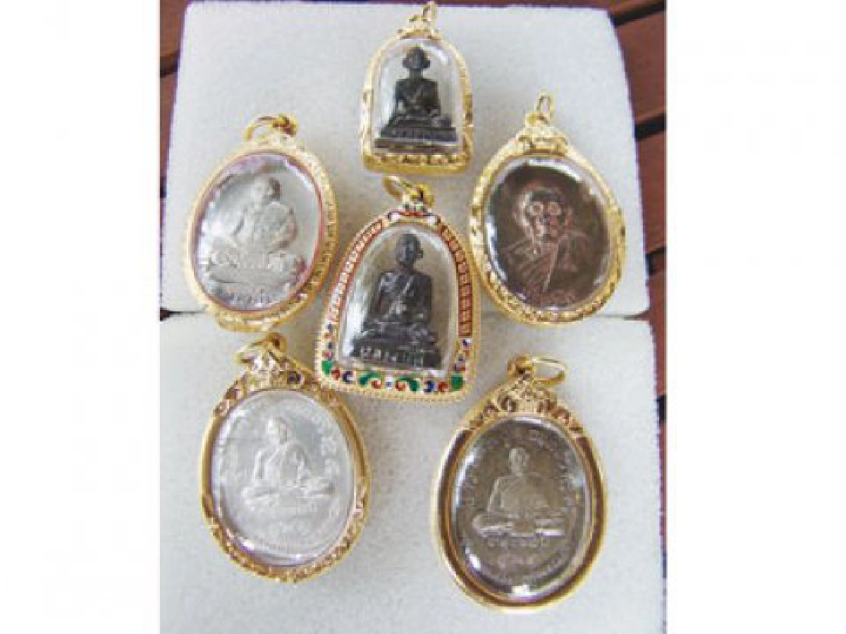 เริ่มที่พระธรรมต่อที่พระเครื่อง
เรื่องของนักสะสมพระรุ่นใหม่..."ปารณ ยอดไกรศรี"
เริ่มที่พระธรรมต่อที่พระเครื่อง
เรื่องของนักสะสมพระรุ่นใหม่..."ปารณ ยอดไกรศรี"