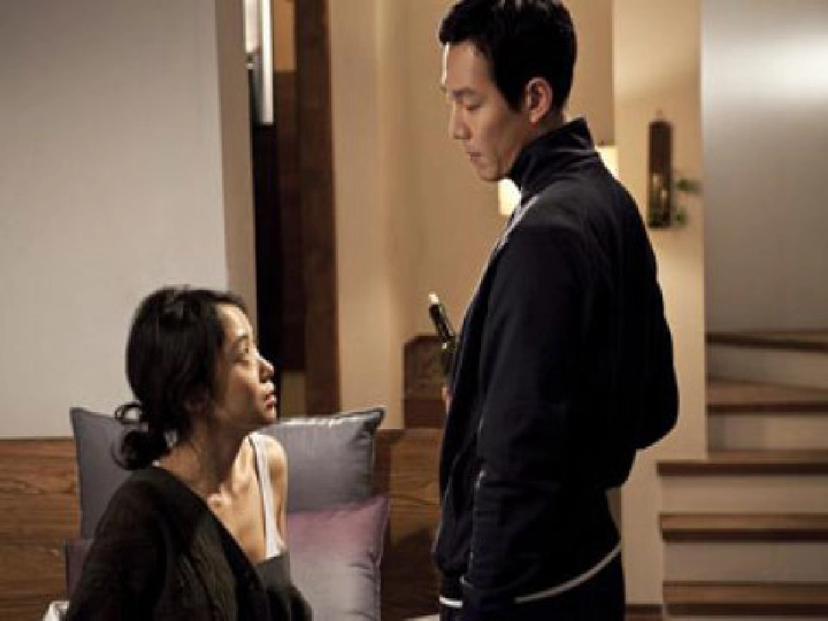 "The Housemaid"
โศกนาฏกรรมจากแรงปรารถนา
"The Housemaid"
โศกนาฏกรรมจากแรงปรารถนา