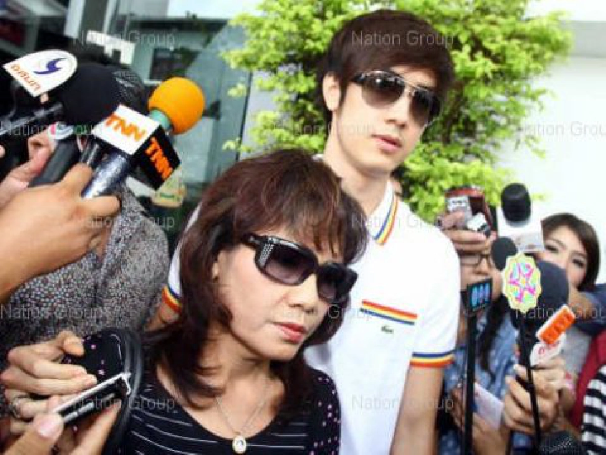 "เฮียฮ้อ"นัด"ฟิล์ม-แม่"แถลงบ่ายวันนี้ "เฮียฮ้อ"นัด"ฟิล์ม-แม่"แถลงบ่ายวันนี้