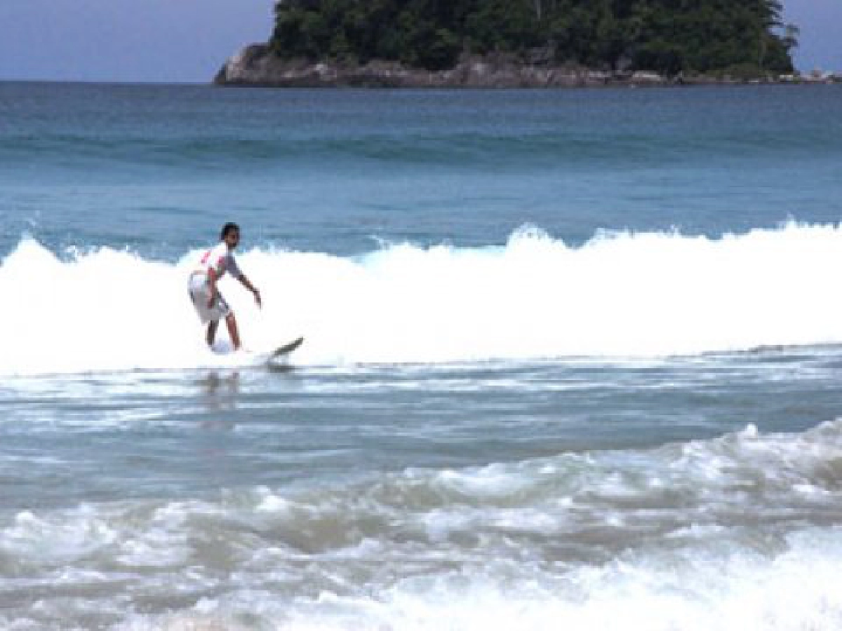 แข่ง "กระดานโต้คลื่น" ริมหาดกะตะ ภูเก็ต
แข่ง "กระดานโต้คลื่น" ริมหาดกะตะ ภูเก็ต