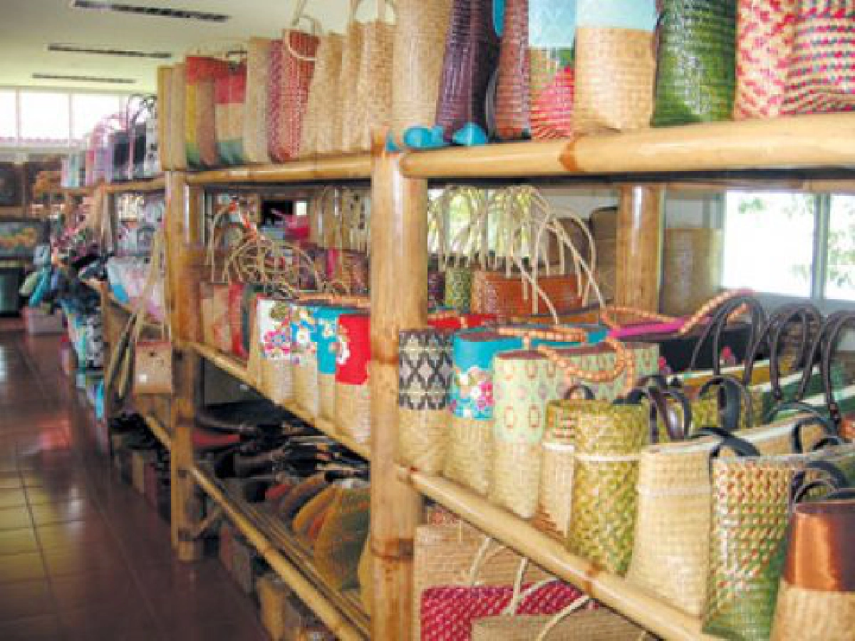 อบจ.หนุนศูนย์โอท็อป"เมืองลุง"
เพิ่มช่องทางตลาดสินค้าติดดาว

