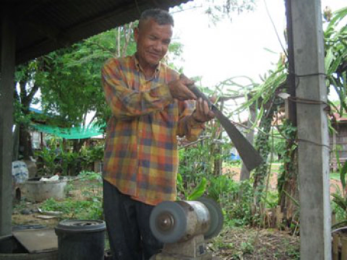 "ลุงมี โลหะ" อนุรักษ์ตีเหล็กวิธีโบราณ 

