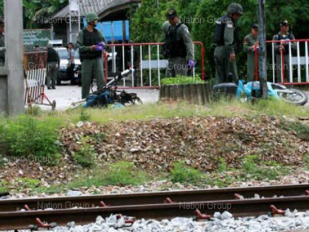 จยย.บอมหน้าสถานีรถไฟรามันเจ็บ4สาหัส2 จยย.บอมหน้าสถานีรถไฟรามันเจ็บ4สาหัส2
