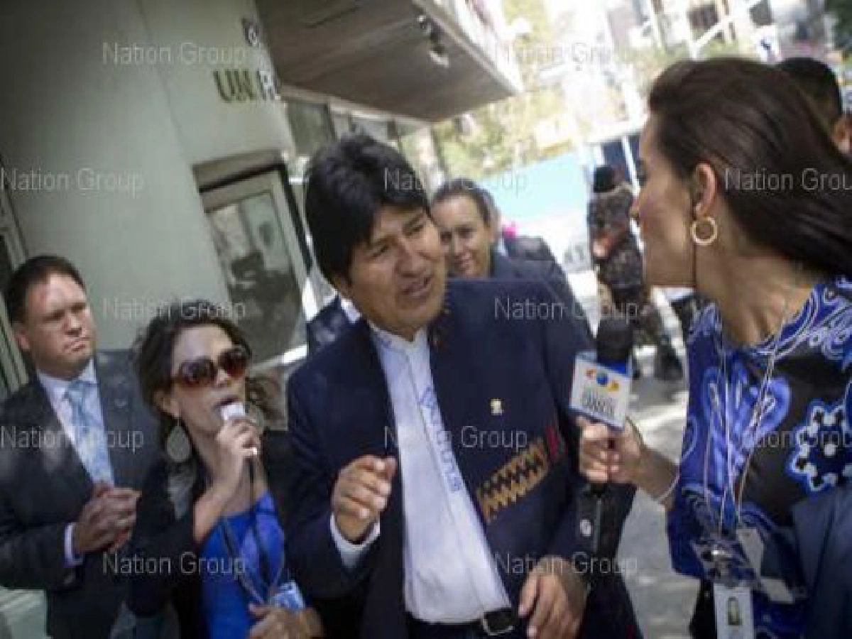 ผู้นำโบลิเวียตีเข่าใส่ฝ่ายค้านในบอลกระชับมิตร 