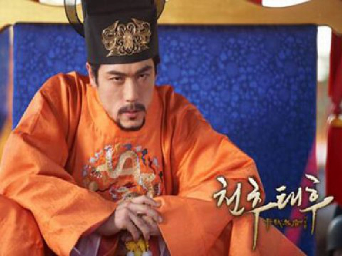 จอแก้ว เรื่องย่อ ชอนชู หัวใจเพื่อแผ่นดิน
The Iron Empress
จอแก้ว เรื่องย่อ ชอนชู หัวใจเพื่อแผ่นดิน
The Iron Empress
