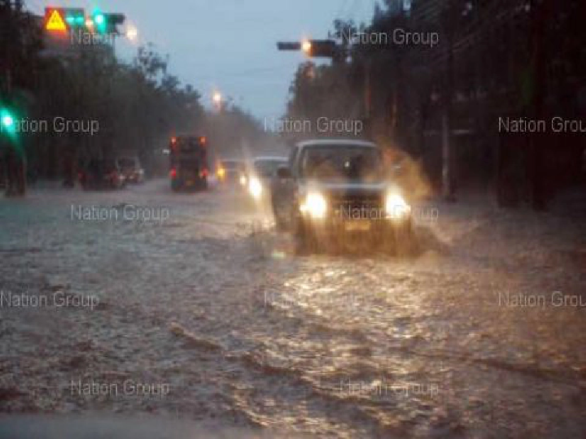 โคราชฝนตกหนักรถพ่วงชนกระบะดับ2 โคราชฝนตกหนักรถพ่วงชนกระบะดับ2