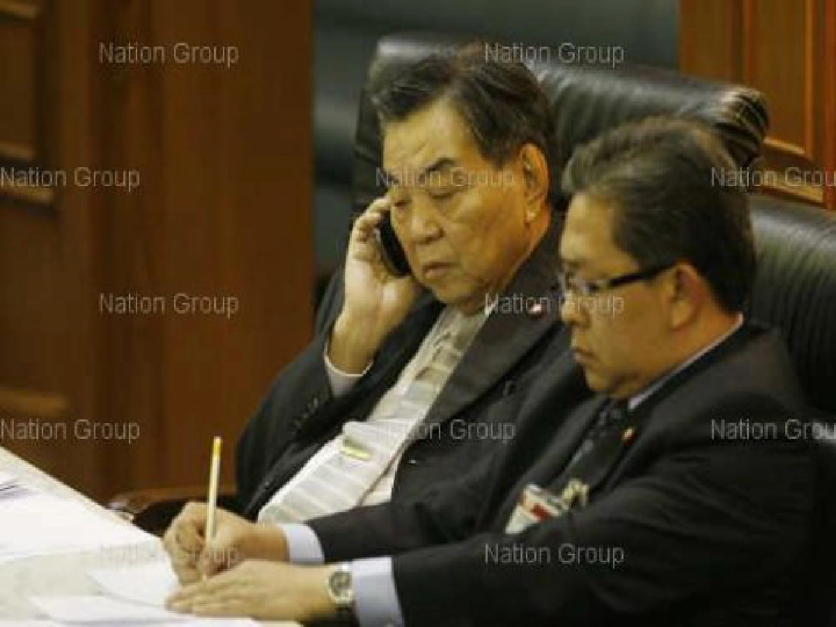 จี้มาร์คปลดชวรัตน์เหตุทุจริตมีมูล จี้มาร์คปลดชวรัตน์เหตุทุจริตมีมูล