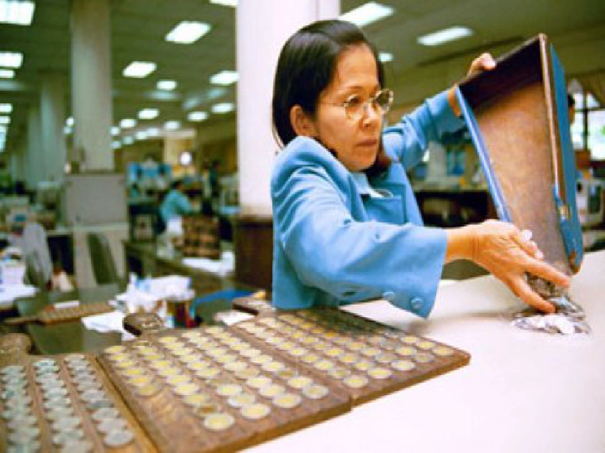 ไตรโทน - ค่าเงินไม่เคยปกติ
ไตรโทน - ค่าเงินไม่เคยปกติ