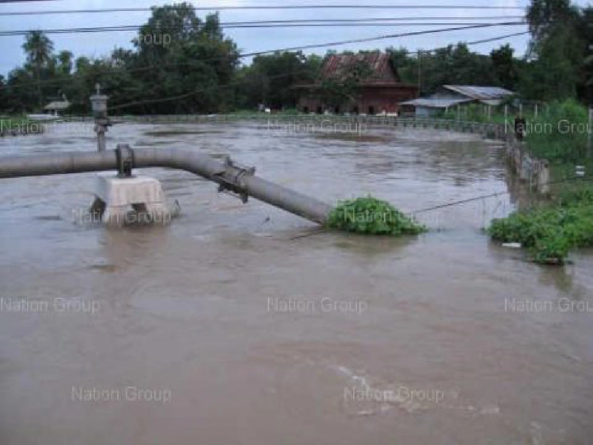 น้ำเหนือหลากเจ้าพระยาล้นท่วมวัดปทุมธานี