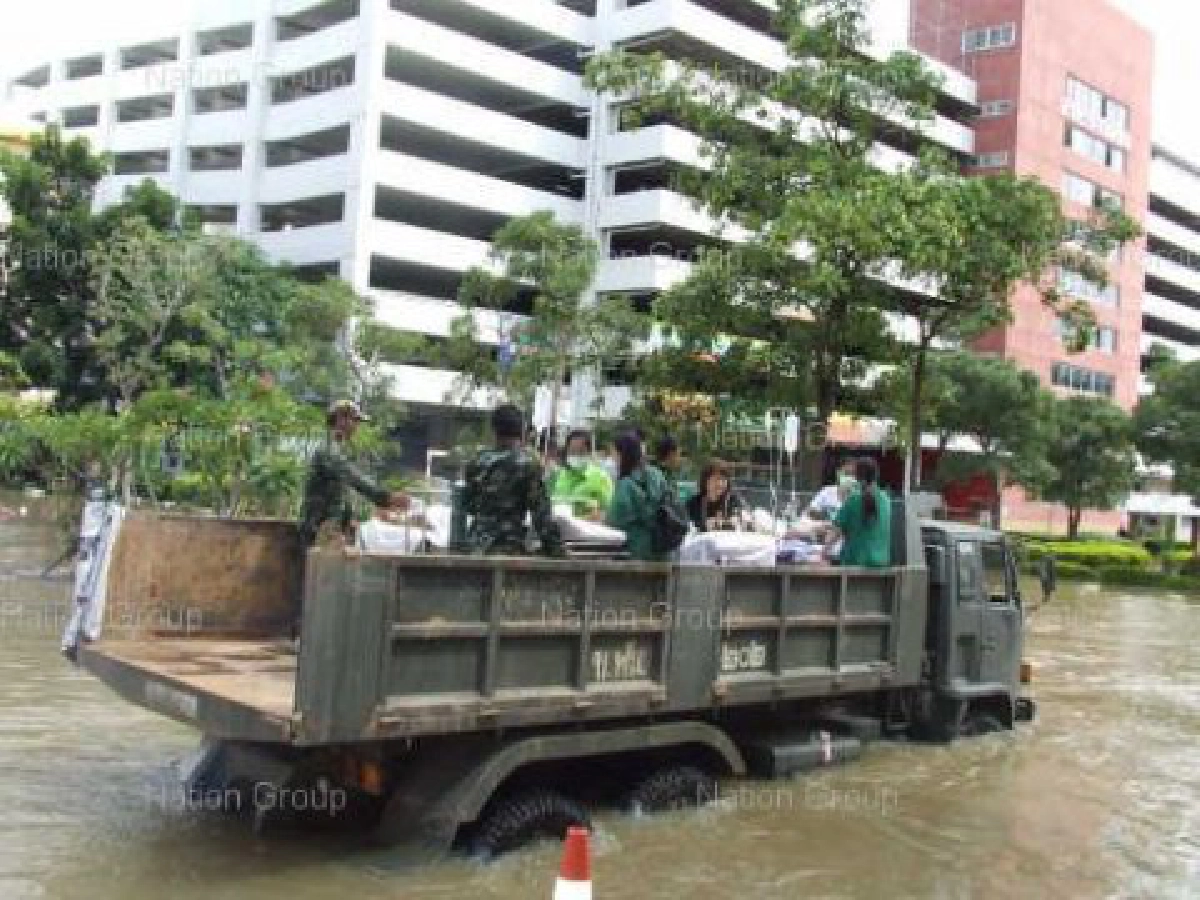 เร่งอพยพผู้ป่วยจิตเวชโคราชหนีน้ำท่วม เร่งอพยพผู้ป่วยจิตเวชโคราชหนีน้ำท่วม