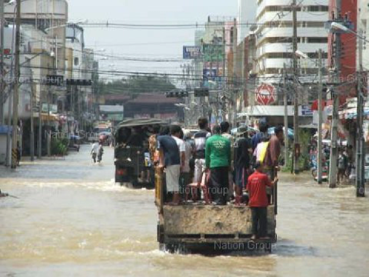 สปน.เปิดกองทุนเงินช่วยผู้ประสบภัยน้ำท่วม สปน.เปิดกองทุนเงินช่วยผู้ประสบภัยน้ำท่วม