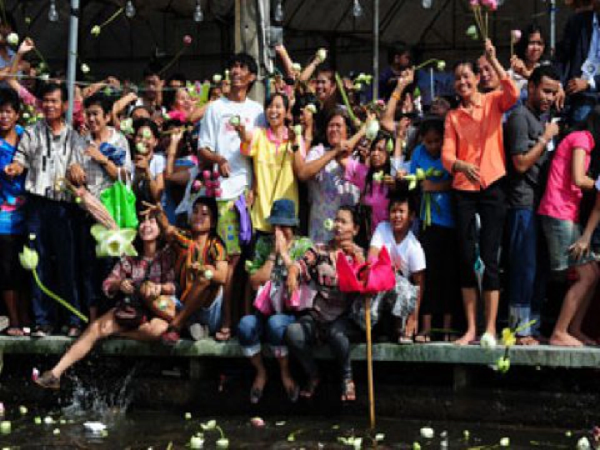รับบัวบางพลี....ประเพณีหนึ่งเดียวในโลก
รับบัวบางพลี....ประเพณีหนึ่งเดียวในโลก