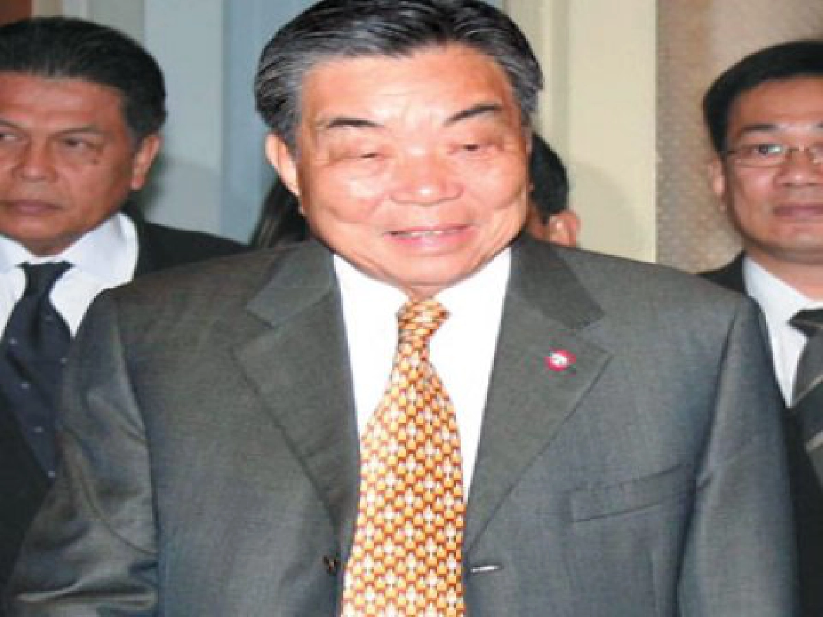 การเมืองเรื่องผัวเมียพ่อลูก การเมืองเรื่องผัวเมียพ่อลูก
