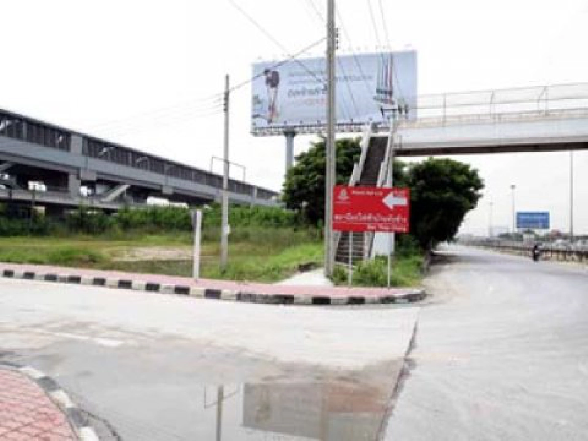 รถไฟอินเตอร์ "หาทางเข้าไม่เจอ" 