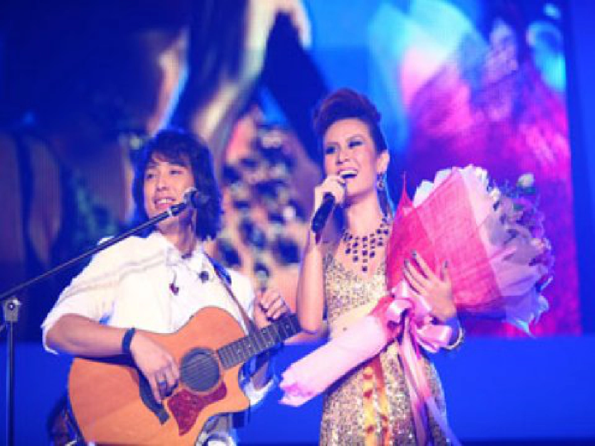 อันซีน อีทีซี คอนเสิร์ต สุดมันส์
โดม-พัดชา ดวลไมค์สนั่นเวที
อันซีน อีทีซี คอนเสิร์ต สุดมันส์
โดม-พัดชา ดวลไมค์สนั่นเวที