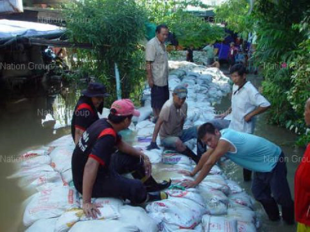 เจ้าพระยาเอ่อท่วมตลาดสดปทุมธานี เจ้าพระยาเอ่อท่วมตลาดสดปทุมธานี
