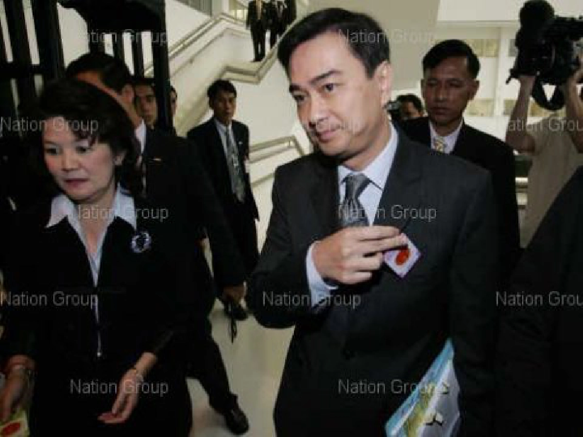 "มาร์ค"ดันร่างแก้รธน.เข้าครม.2พ.ย. "มาร์ค"ดันร่างแก้รธน.เข้าครม.2พ.ย.